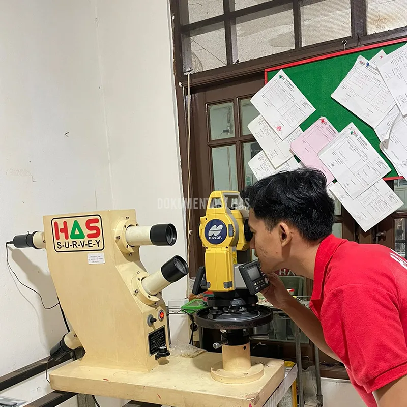 Proses kalibrasi alat survey profesional